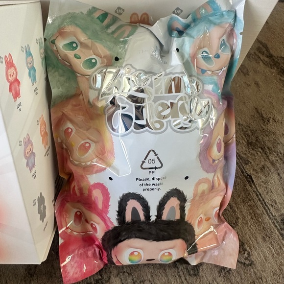 Authentic POP MART Labubu – Love (Biginto Energy Series) - Picture 4 of 8